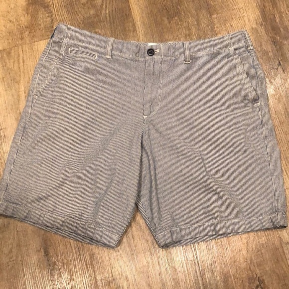 Gap Railroad Stripe 10” Shorts - Picture 2 of 9
